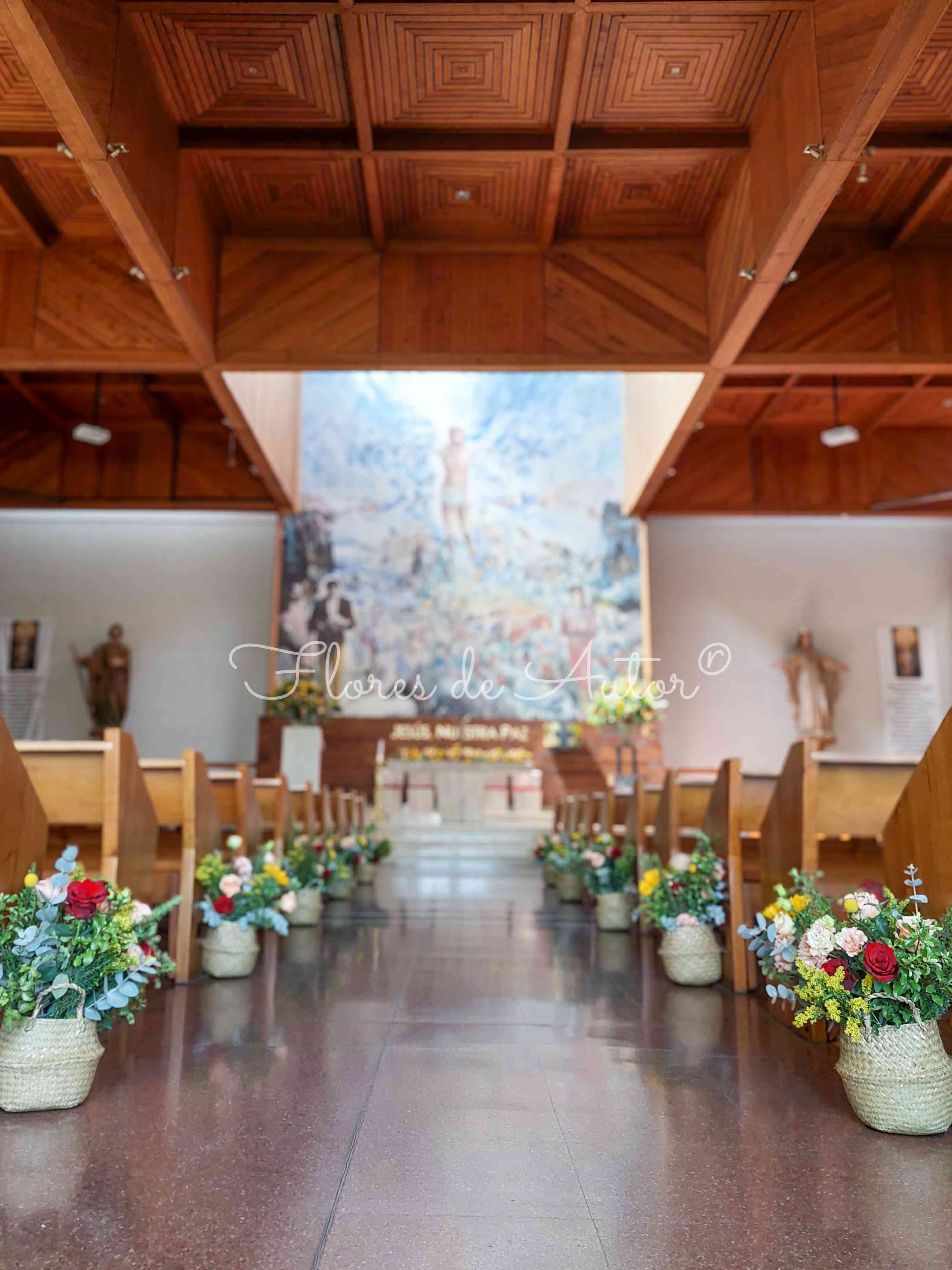 Canastos pasillo / Iglesia Los Castaños